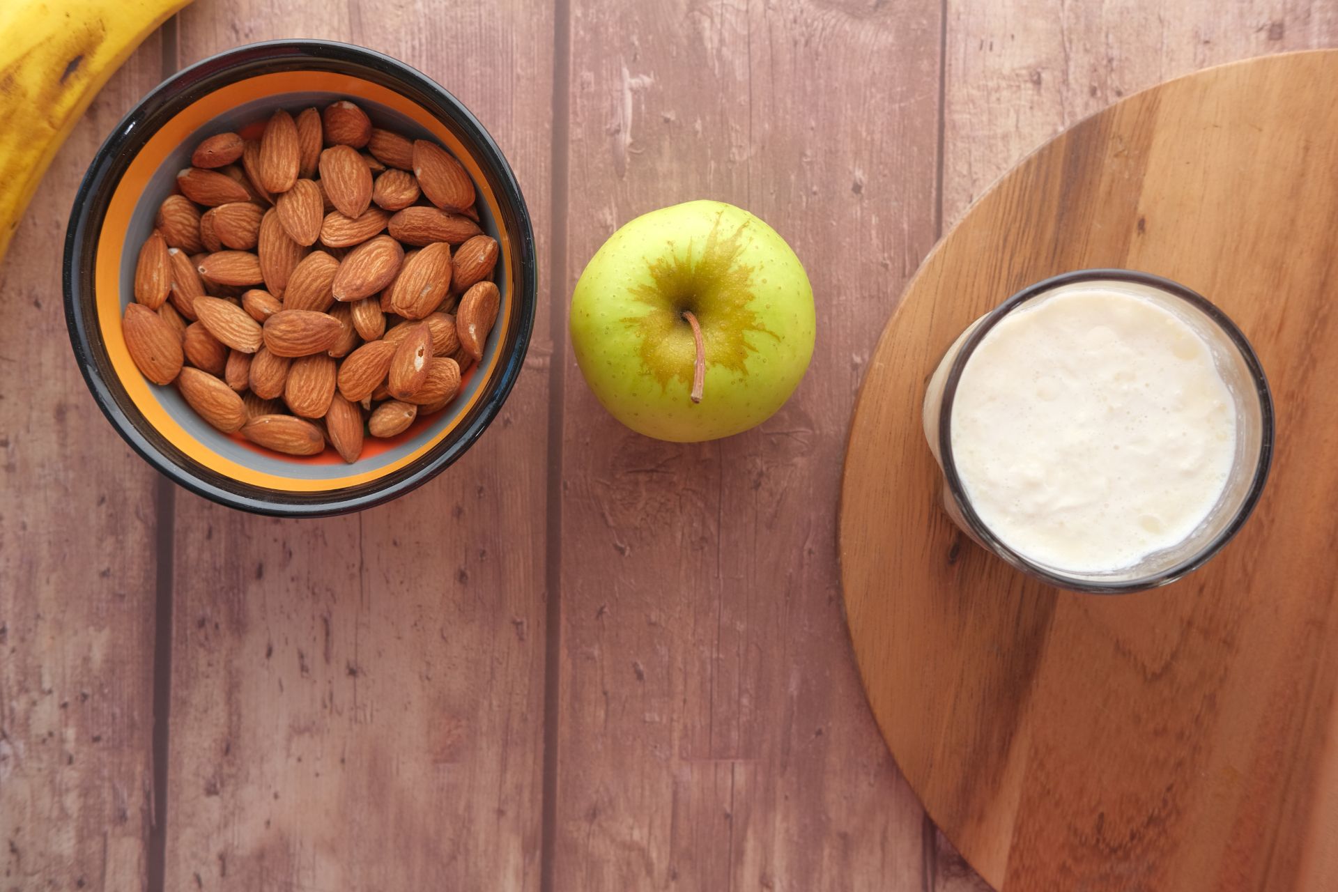 Foods that naturally clean your teeth