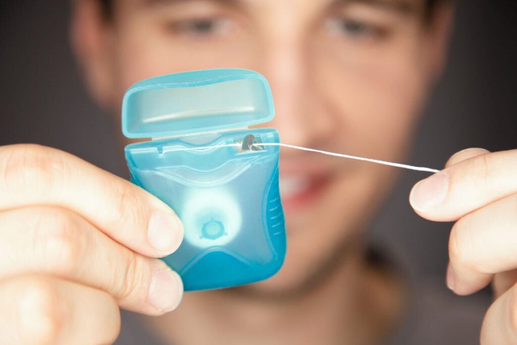 fio dentário e sangramento das gengivas