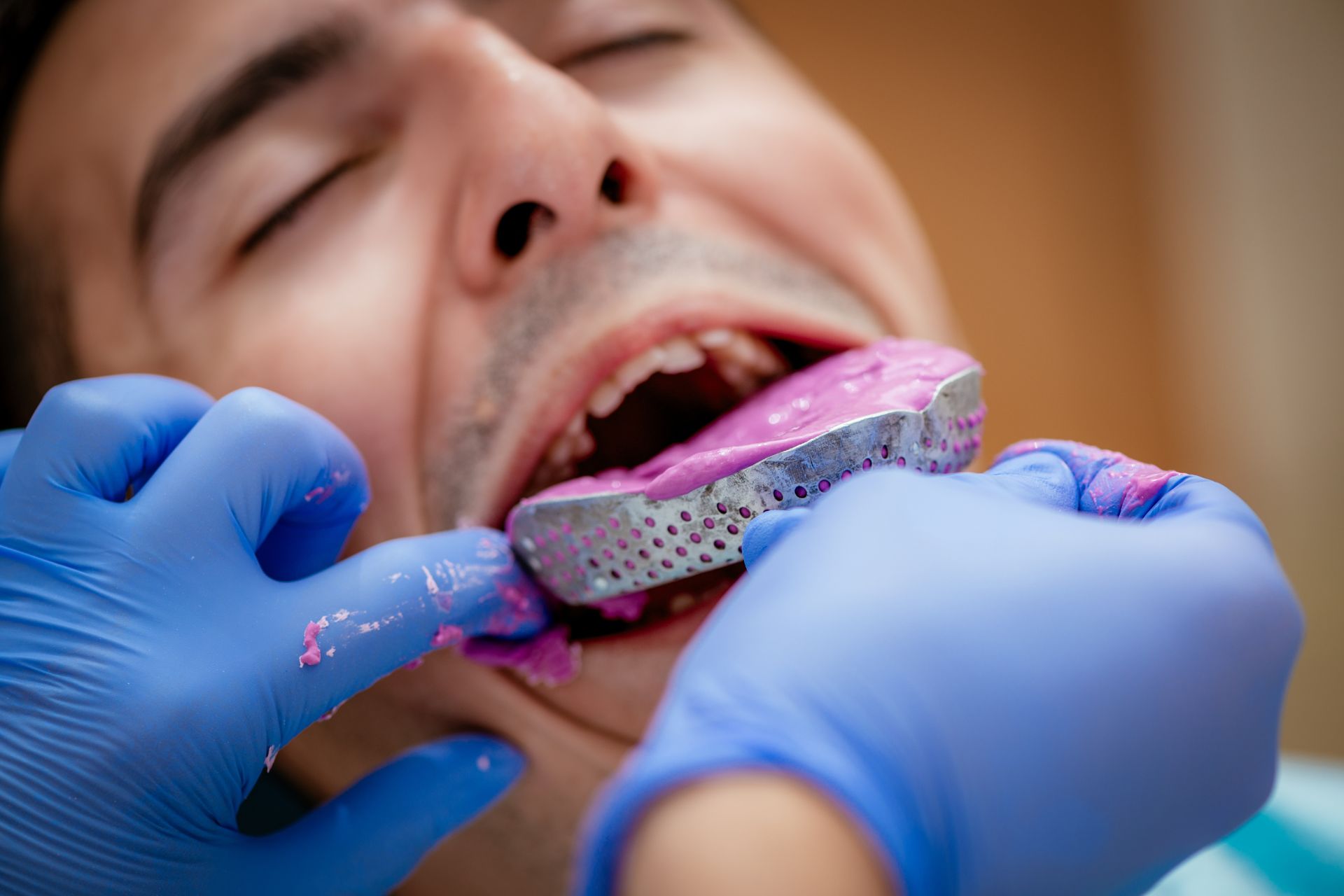 Bruxismo e ranger de dentes: por que acontece e como a clínica dentária de Lagoa pode ajudar